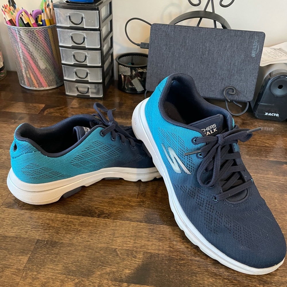 Skechers sneakier. Like new